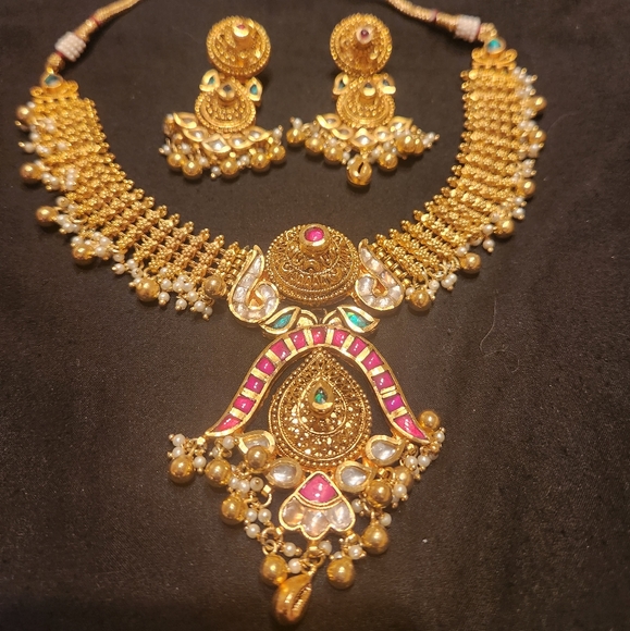 Brass gold & kundan necklace set - Picture 2 of 3